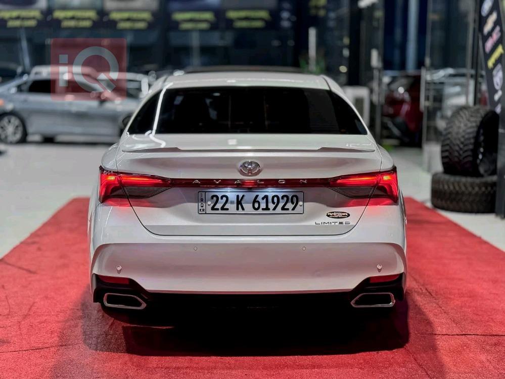 تويوتا أفالون